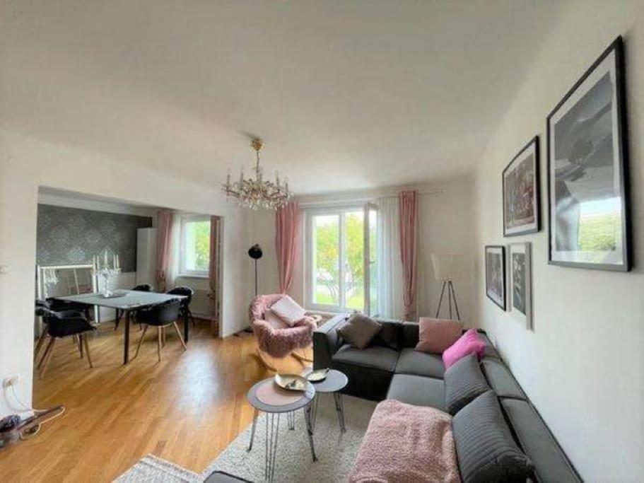 In With Garden Apartment