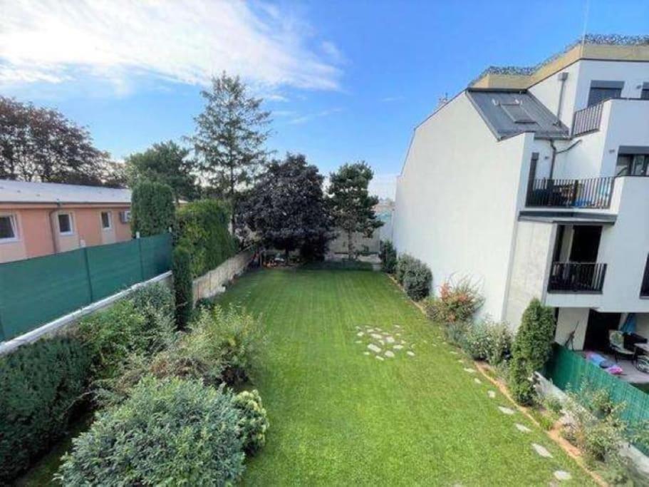 Apartment In With Garden Wien